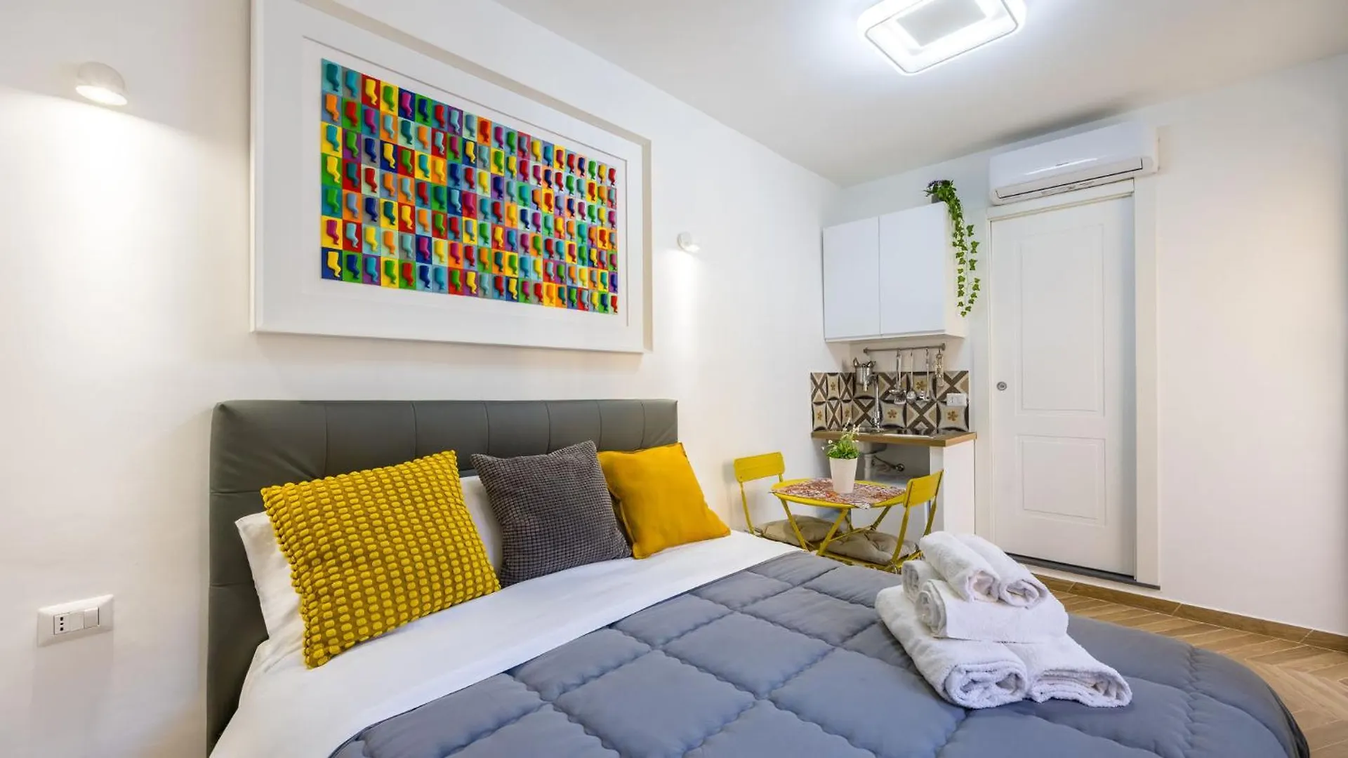 Palazzo Mormando - Mini Apartment Naples 0*,  Italie